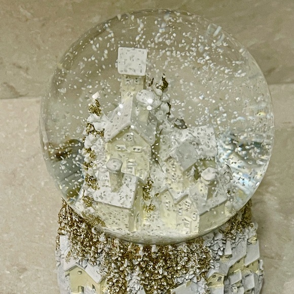 NEW musical Christmas snow globe white, gold, Snowy Winter wonderland, gift! - Picture 3 of 7